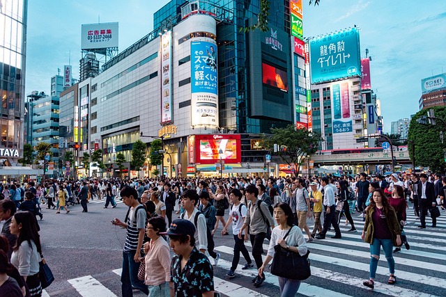 Crowded life of Japan. Best country for the introverts. 