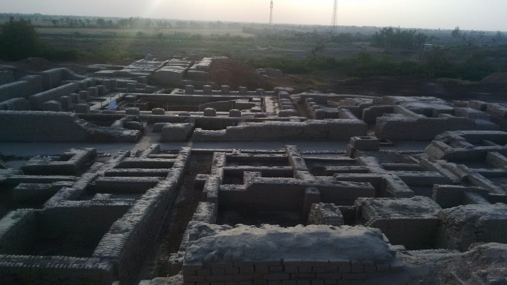 Urban planning - Mohenjo Daro (The Mond of the Deads) 
